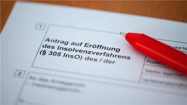 Herrenmodehersteller Ahlers stellt Insolvenzantrag Herrenmodehersteller Ahlers wird für die Ahlers AG und sieben Tochtergesellschaften Insolvenzanträge stellen.