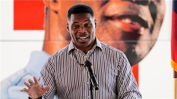 Herschel Walker, republikanischer Kandidat für den US-Senat, spricht während einer Wahlkampfveranstaltung in Dawsonville.