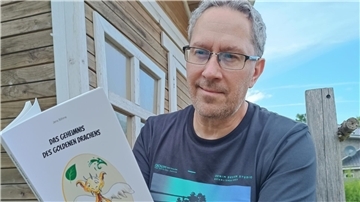 Herzstück des Familienfestes in der Kaskade ist eine Autorenlesung von Jens Böhme, der sein Kinderbuch „Das Geheimnis des goldenen Drachens“ vorstellt.