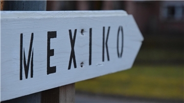 Ein Schild zeigt nach Mexiko.