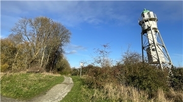 Strandwald in Nordenham mit dem Unterfeuer der Richtfeuerlinie Großensiel