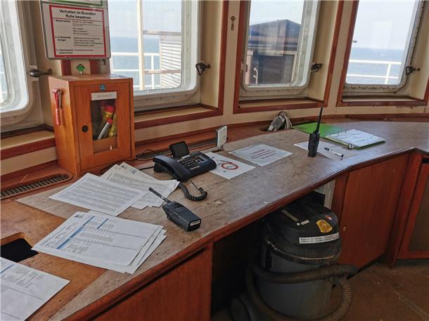 Hier haben die Leuchtturmwärter die See beobachtet – heute liegt im Dienstzimmer...