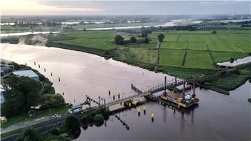 Beschädigte Eisenbahnbrücke bei Elsfleth