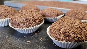 Hier ist noch echter Rum drin: Rumkugeln aus der Bäckerei von Uwe Wiechmann in Geestenseth.