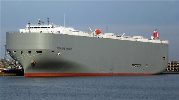 Hier liegt die „Fremantle Highway“ im Jahr 2014 in Bremerhaven.