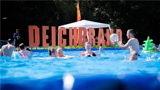 Der Pool auf dem Deichbrand-Festival. 