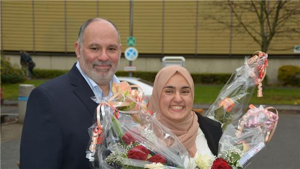 Kairo: Deutsch-Ägypterin kämpft um Freilassung ihres Vaters Hier strahlten sie noch gemeinsam: die ägyptisch-deutsche Aktivistin Fagr Eladly und ihr Vater 2017 an der Universität Heidelberg.