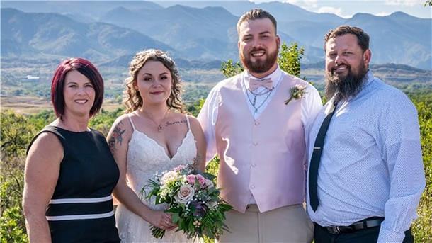 Highlight des Jahres: Dave (rechts) und Kerstin (links) Crabills Sohn Kyle hat Jasmine geheiratet.