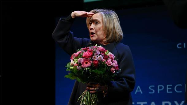 Hillary Clinton erlebte bei ihrem Auftritt in Berlin eine Störaktion.