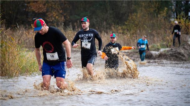 Hindernislauf "Trail Relay": Massenstart und Lauf auf langer und kürzerer Distan...