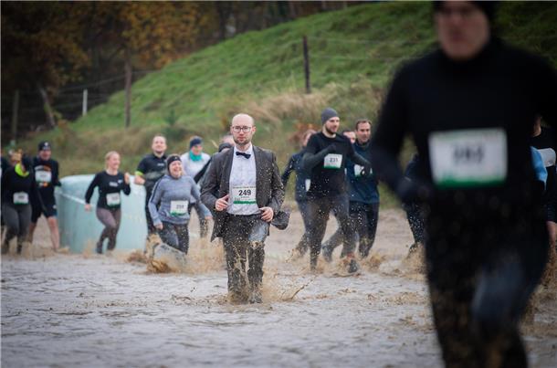 Hindernislauf "Trail Relay": Massenstart und Lauf auf langer und kürzerer Distan...
