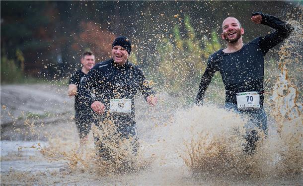 Hindernislauf "Trail Relay": Massenstart und Lauf auf langer und kürzerer Distan...