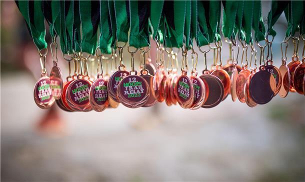 Hindernislauf "Trail Relay": Massenstart und Lauf auf langer und kürzerer Distan...