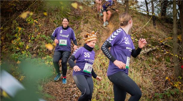 Hindernislauf "Trail Relay": Massenstart und Lauf auf langer und kürzerer Distan...