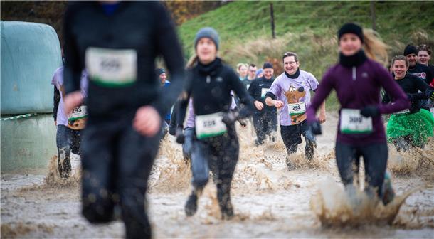 Hindernislauf "Trail Relay": Massenstart und Lauf auf langer und kürzerer Distan...