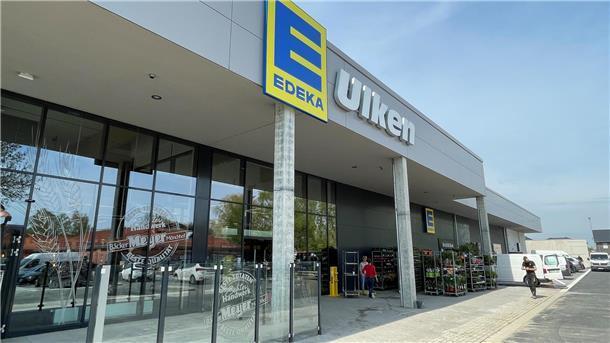 Hinter dem bestehenden Laden, der abgerissen wird, ist an der Butjadinger Straße 85 in Burhave ein neuer, moderner Lebensmittelmarkt entstanden.