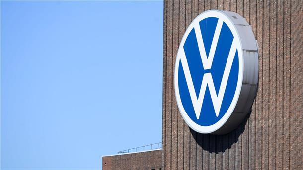 Durchsuchung bei VW wegen Betriebsratsvergütung Hintergrund der Durchsuchung ist das seit Jahren laufende Verfahren wegen des Verdachts überhöhter Betriebsratsgehälter bei Volkswagen.