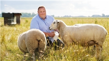Hobby-Landwirt Leif (32) hatte Ende Juli ein RTL-Filmteam bei sich in Morgenland zu Gast. "Es war eine tolle Erfahrung", sagt der 1,95-Meter-Mann.