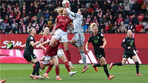 „Mammutaufgabe“: Furiose Woche für Wolfsburg und FC Bayern Hoch hinaus wollen Münchnerinnen und Wolfsburgerinnen in der Champions League.