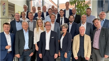 Teilnehmende der Gründungsversammlung des neuen Strategierats Wasser Weser-Ems