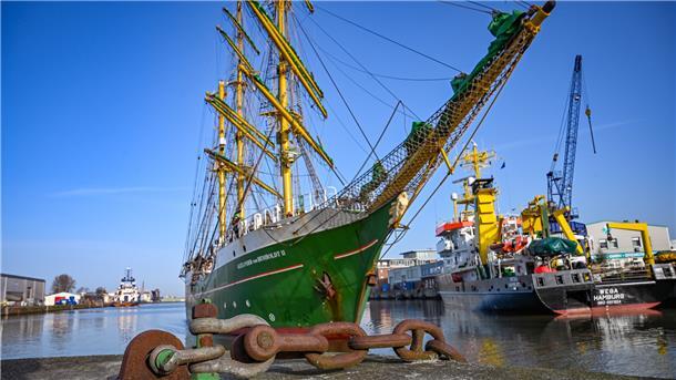 Höhepunkt des Schifffahrtstags ist eine Schiffs- und Bootsparade auf der Weser am Freitag. Mit dabei: Die Alexander von Humboldt II.