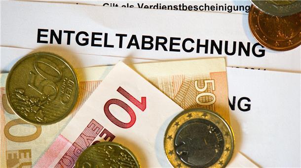 82 von 94 Krankenkassen erhöhen Beitrag – Belastung wächst Höhere Krankenkassen- und Pflegebeiträge sorgen für weniger Netto vom Brutto. (Illustration)