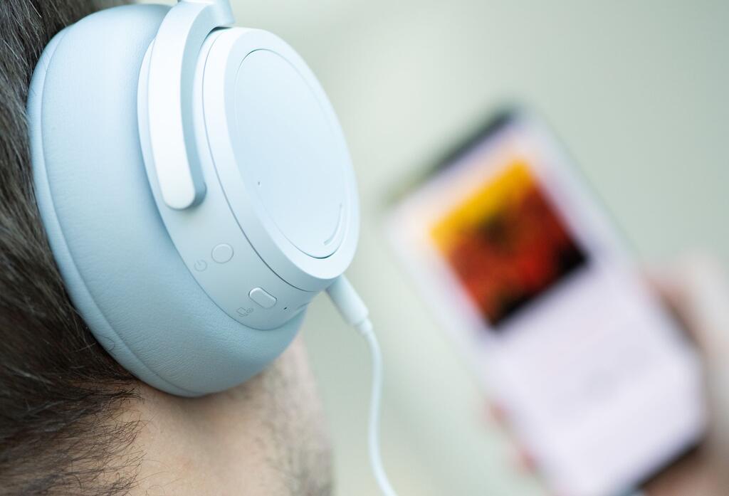 Höre ich da KI-generierte Musik? Diese Frage dürften sich manche Streaming-Hörer künftig häufiger stellen. (Symbolbild)