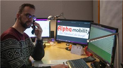 Fahrdienste im Landkreis Cuxhaven in Geld-Not Hofft auf bessere Zeiten und Unterstützung vom Landkreis Cuxhaven: Olaf Schäffer, Geschäftsführer des privaten Fahrdienstes Alpha Mobility in Dorum.