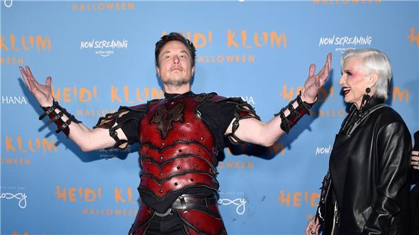 Halloween: Heidi Klum überrascht als Riesenwurm Hoher Besuch: Elon Musk kommt mit seiner Mutter Maye Musk zu Heidi Klums Halloween-Party