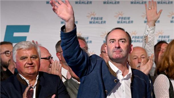 Hubert Aiwanger, Bundesvorsitzender der Freien Wähler, vor seiner Rede beim Politischen Frühschoppen Gillamoos.