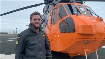 Hubschrauberpilot Kapitänleutnant Johannes Rolle aus Nordholz rettete einem zehnjährigen Jungen das Leben.