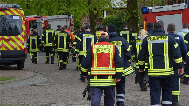 Hunderte Einsatzkräfte suchen weiter nach Arian Hunderte Einsatzkräfte von Feuerwehr, Polizei, DLRG und DRK suchen nach dem Sechsjährigen.