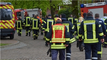 Hunderte Einsatzkräfte suchen weiter nach Arian Hunderte Einsatzkräfte von Feuerwehr, Polizei, DLRG und DRK suchen nach dem Sechsjährigen.