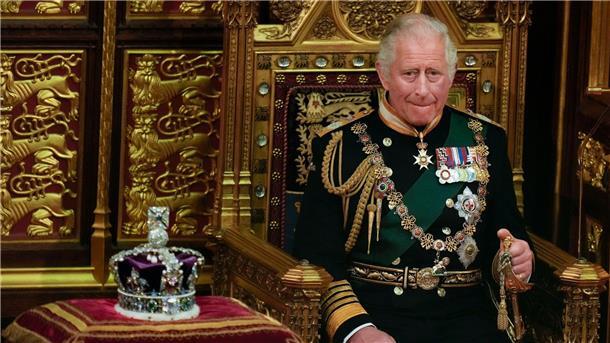 Papst schenkt König Charles Reliquien vom Heiligen Kreuz Hunderttausende Royal-Fans werden erwartet, wenn König Charles III. und seine Frau Camilla in wenigen Wochen gekrönt werden.