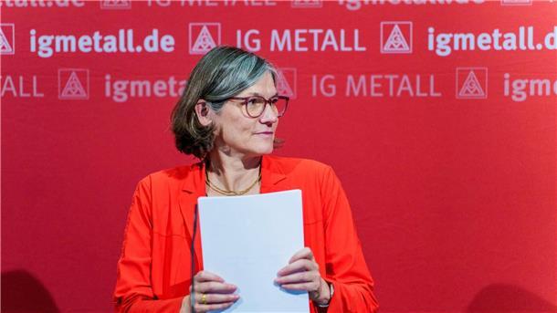 IG Metall will Lohnplus von 7 Prozent IG-Metall-Chefin Christiane Benner informiert über die Forderungsempfehlung für die anstehende Tarifrunde.