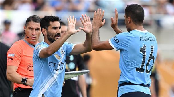 5:2 gegen Juve: Guardiola mit Manchester City Gruppensieger Ilkay Gündogan (l) kam für Rodri, der nach neun Monaten erstmals wieder in Citys Startelf stand.