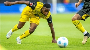 Im BVB-Trikot ist Youssoufa Moukoko in Zukunft nicht mehr zu sehen. Ein Wechsel nach Nizza soll die stockende Karriere des Talents beleben.     