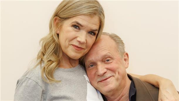 Tukur und Engelke im Ehe-Trott: „Dann passiert das Leben“ Im echten Leben gute Kollegen, auf der Leinwand ein Ehepaar, das sich irgendwie verloren hat.