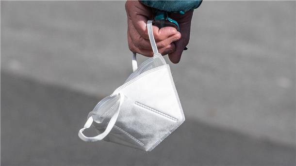 Maskenpflicht fällt, Bier teurer: Das ändert sich im Februar Im Fernverkehr der Bahn und im Nahverkehr weiterer Bundesländer fällt ab dem 2. Februar die Maskenpflicht.