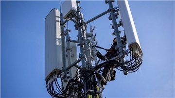 Zwei Prozent der Fläche Deutschlands ohne mobiles Internet Im Gebirge, in Wäldern, Naturschutzgebieten und in Grenznähe ist das Netz für Internet auf dem Handy teils immer noch zu schwach. (Symbolbild)