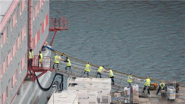 Asylsuchende auf Lastkahn: London weist Vorwürfe zurück Im Hafen von Portland in Dorset werden Lebensmittel auf das Schiff „Bibby Stockholm“ verladen, das bis zu 500 Menschen aufnehmen soll.