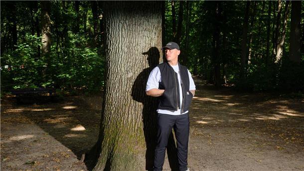 Zwischen Wut und Verletzlichkeit: Disarstars neues Album Im Hamburger Volkspark fand Disarstar die Ruhe, die er fürs Schreiben brauchte.