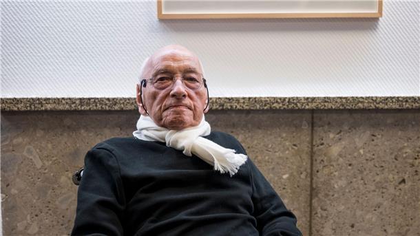 Im Januar feierte Eugen Gomringer noch seinen 100. Geburtstag bei einer Ausstellung mit seinen Gedichten in Rehau. (Archivbild)