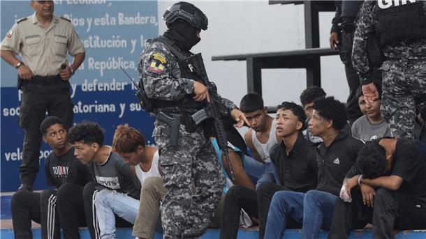 Im Kampf gegen kriminelle Banden haben die ecuadorianischen Sicherheitskräfte 329 Verdächtige festgenommen.