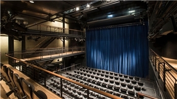 Im Kleinen Haus des Staatstheaters Braunschweig wird im November der Wilhelm-Raabe-Literaturpreis an Jonas Lüscher verliehen. 