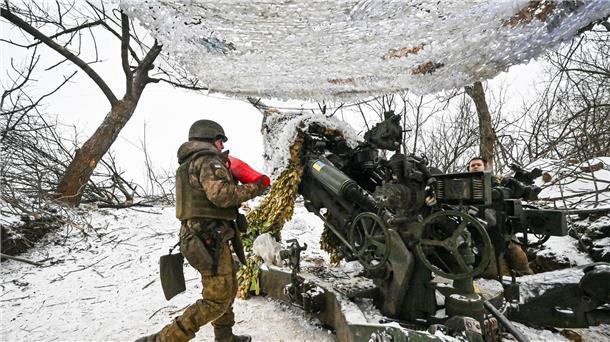Im Kriegsgebiet dauern die Kämpfe ungeachtet der winterlichen Verhältnisse an.