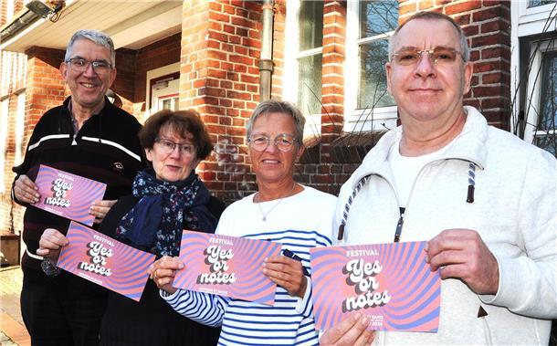 Im Mai wird eine Nordenhamer Delegation in die französische Partnerstadt St.-Etienne-du-Rouvray fahren. Dort werden gleich zwei Ereignisse gefeiert: 80 Jahre Kriegsende und das Musikfest Yes or Notes. Fünf Nordenhamer Bands treten dort auf. Unser Bild zeigt (von links) Heiko Böschen, der sich bei der Stadtverwaltung um die Städtepartnerschaften kümmert, sowie Edith Zurhold-Duvieuxbourg, Carina Schaffarzyk und Yeti Mansena vom Freundeskreis Nordenham-St. Etienne.
