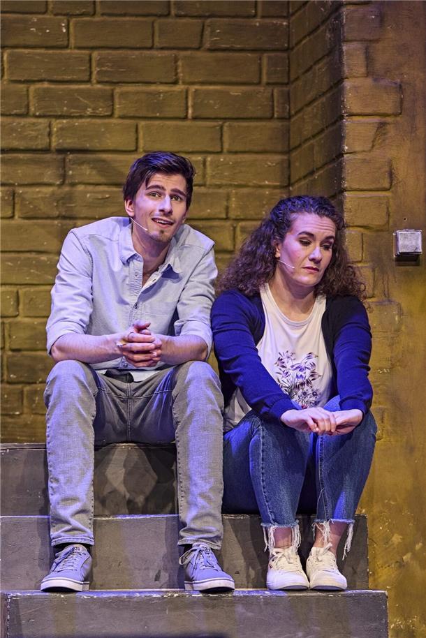 Traum wird wahr für Alessandro Gebhart im Schmidt Theater Im Musical „Die Königs vom Kiez“ verkörpert Alessandro Gebhart gleich zwei Rollen: Alex und den Wirt.