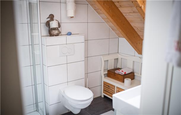Im Obergeschoss liegt auch das Gästebadezimmer.
