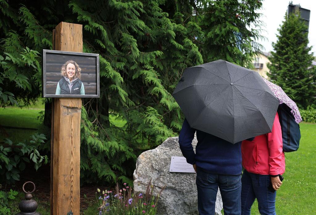 Im Partenkirchener Kurpark wurde schon ein temporärer Gedenkort eingerichtet. 